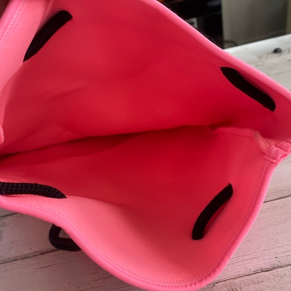 Triangl Drawstring Bag - Picture 2 of 4